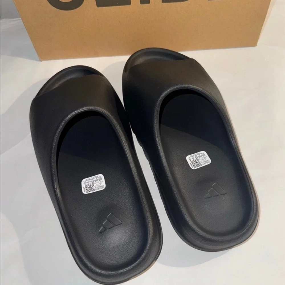 Yeezy comfortable black